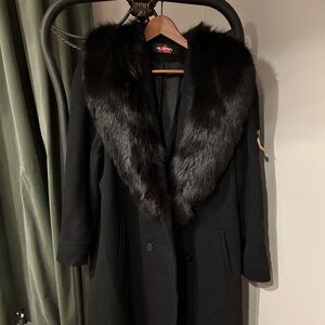 Incredible 100% Wool Fox Fur Collar Coat